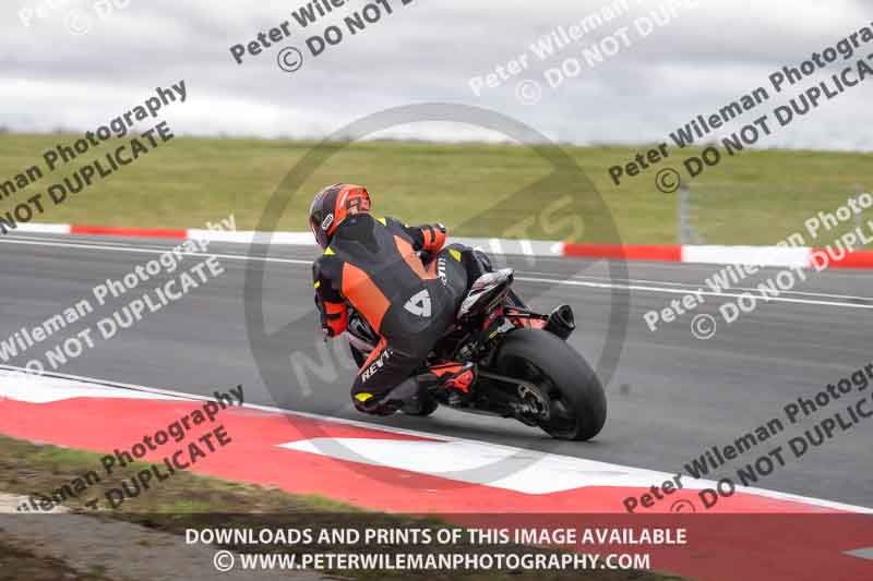 cadwell no limits trackday;cadwell park;cadwell park photographs;cadwell trackday photographs;enduro digital images;event digital images;eventdigitalimages;navarra;no limits trackdays;peter wileman photography;racing digital images;trackday digital images;trackday photos